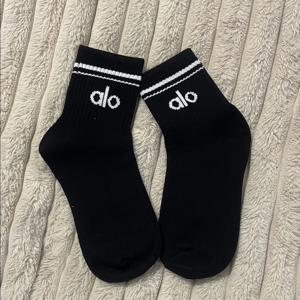 ALO Yoga Black Athletic Socks - Picture 2 of 2